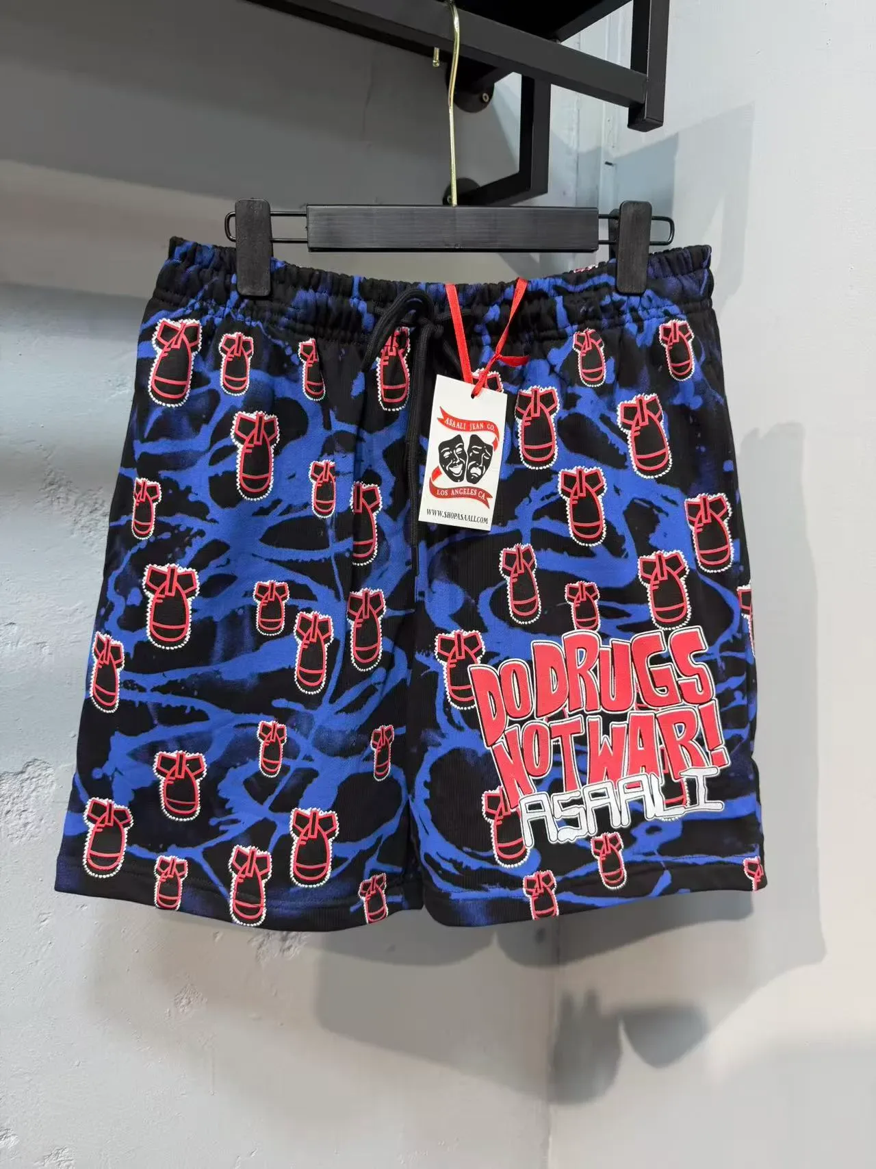 ASPHALT JEAN CO. 蓝黑红 Bomb Print Graphic 短裤 4