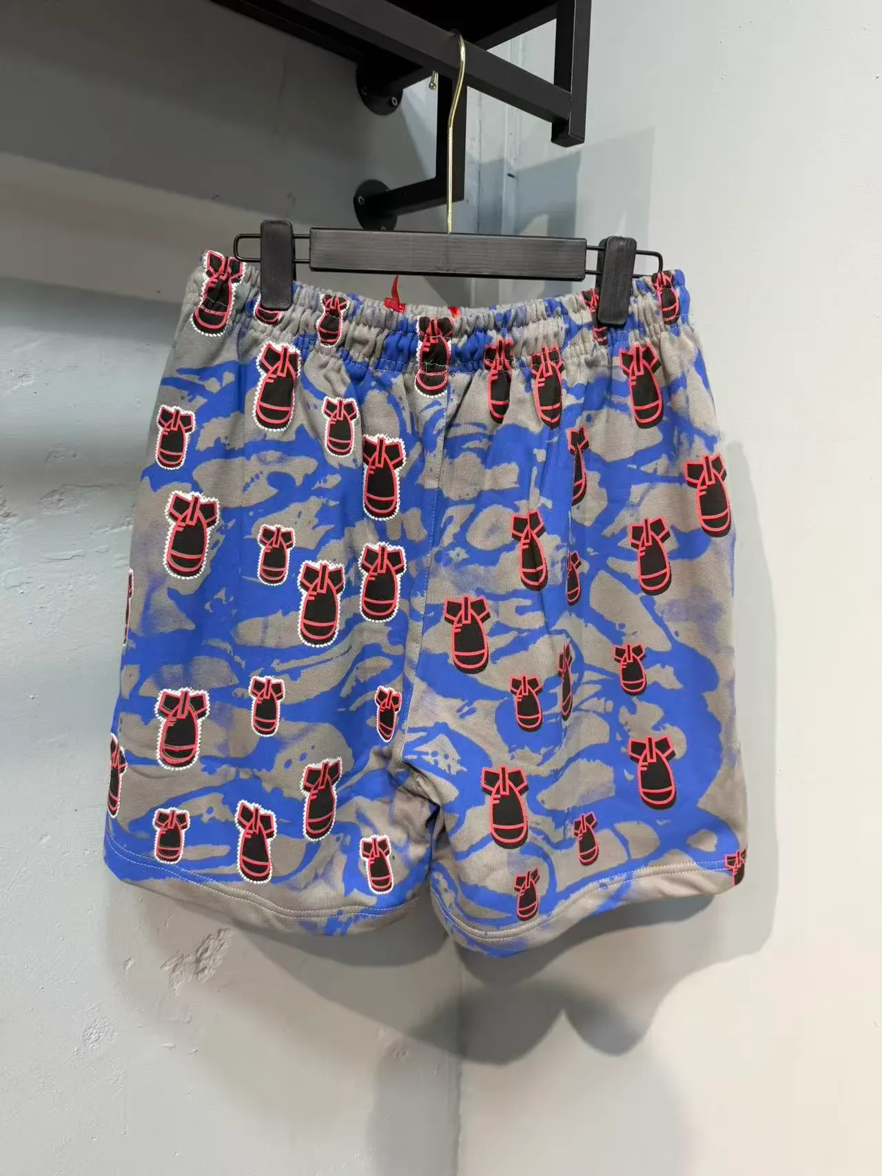 ASPHALT JEAN CO. 蓝黑红 Bomb Print Graphic 短裤 7