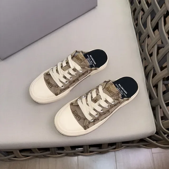 Zapatos casuales beige canvas con upper jacquard mule style talón abierto 3