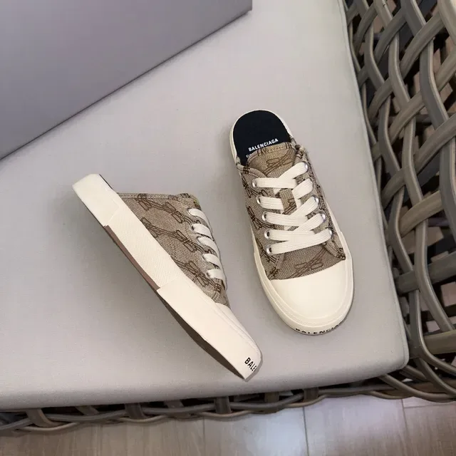Zapatos casuales beige canvas con upper jacquard mule style talón abierto 4