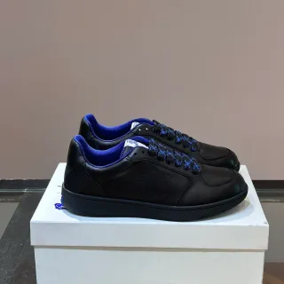 Zapatillas lifestyle de cuero negro y azul real de bajo superior