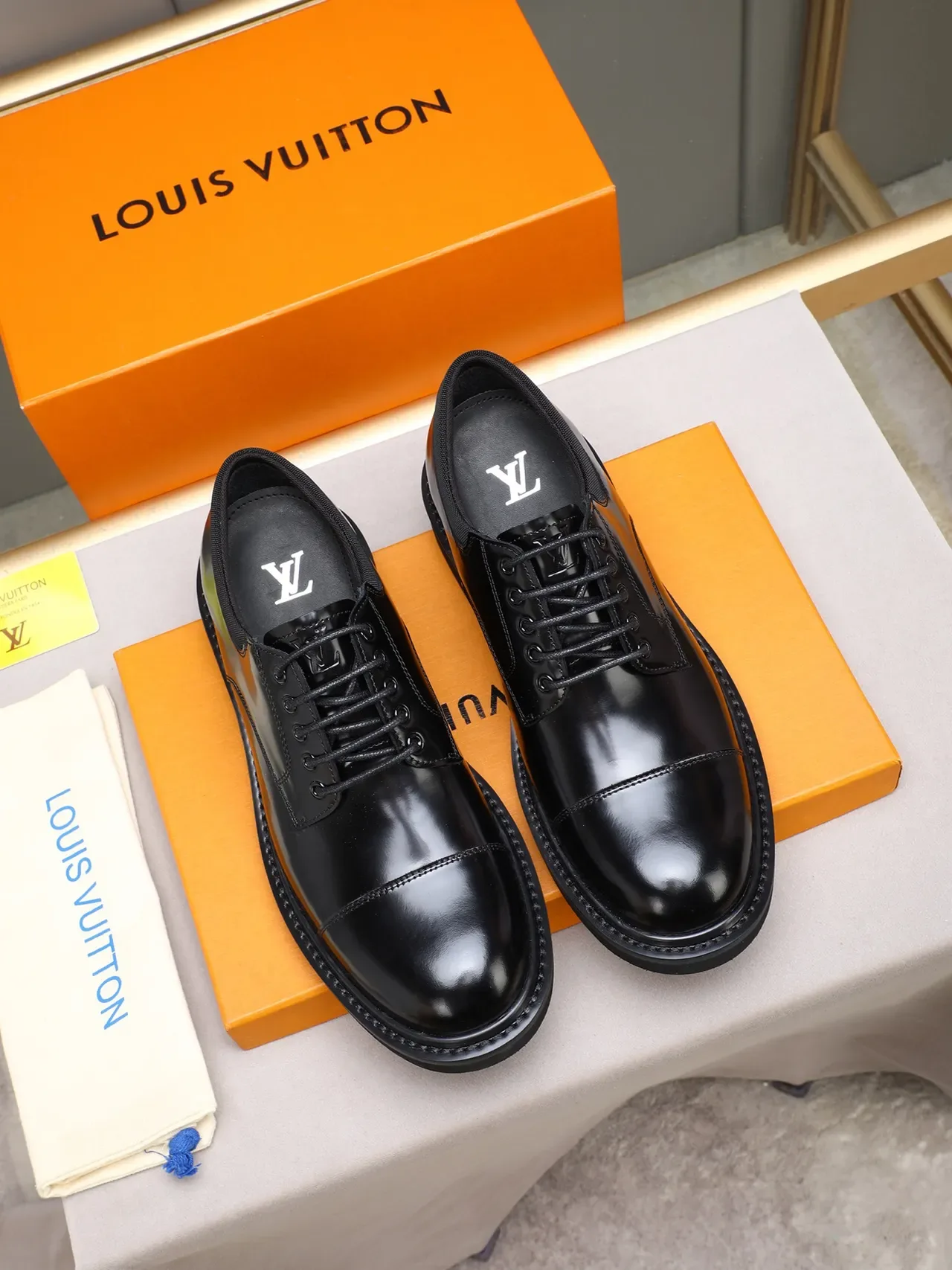 Sapato Oxford de couro polido com bico de cap preto 3