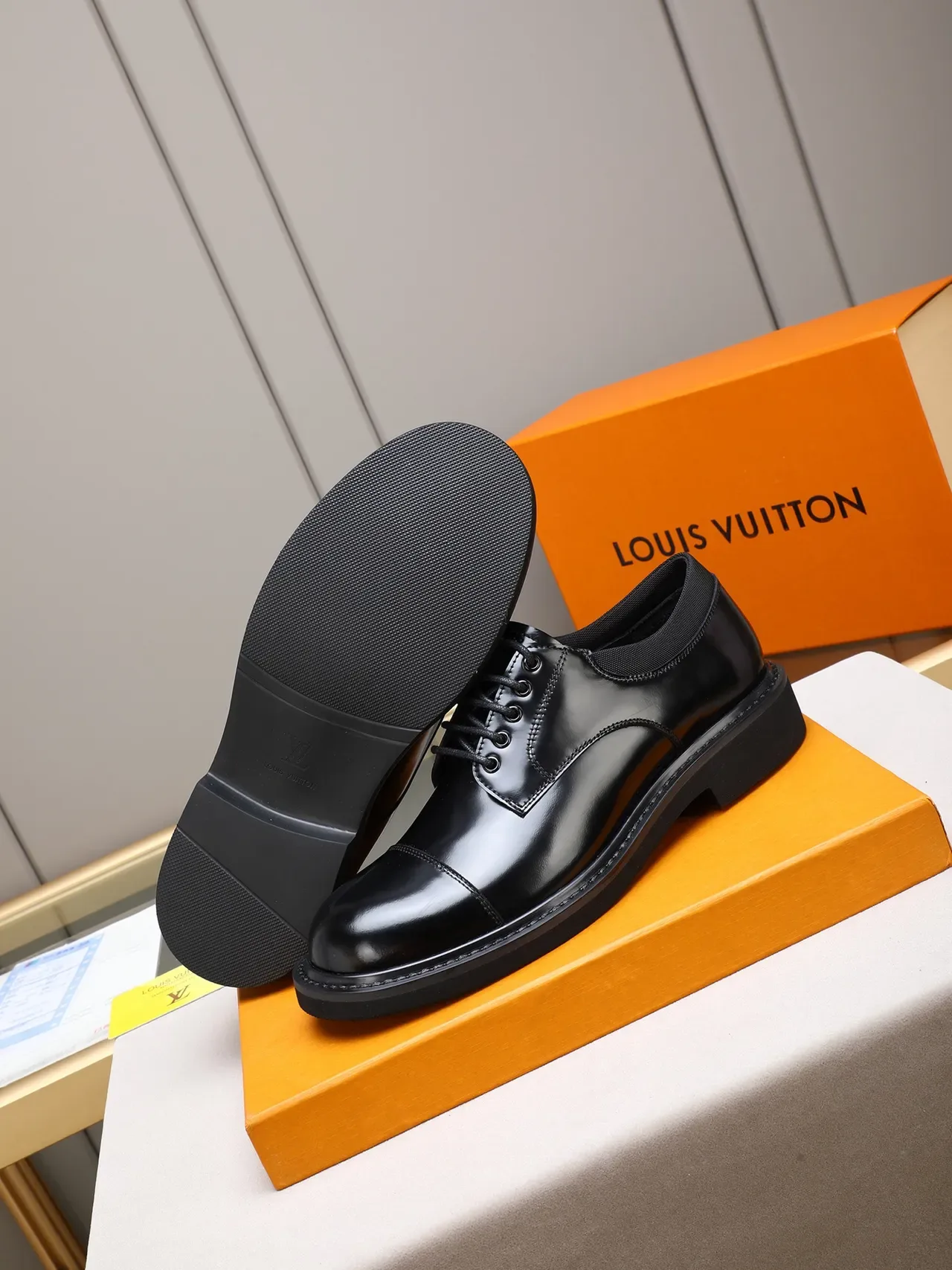 Sapato Oxford de couro polido com bico de cap preto 4