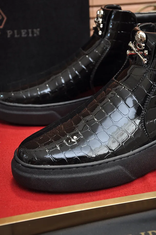 Black Glossy Croc-Embossed Leather Side Zipper Ankle Boots 3