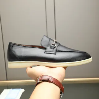 Mocassim de couro preto com fivela de cavalo