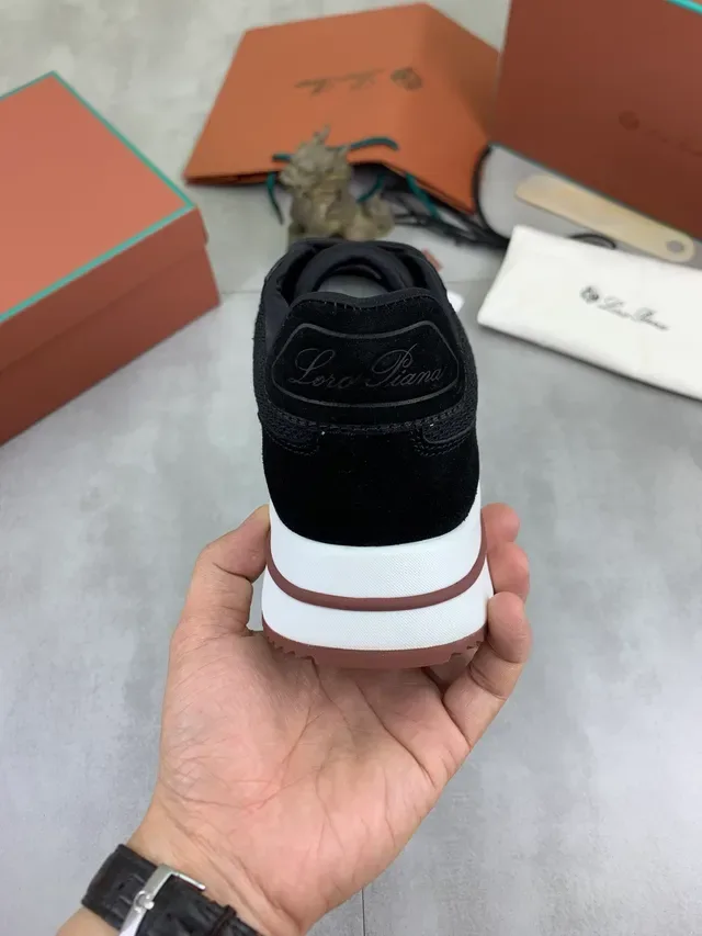 Tênis Lifestyle Preto em Malha e Camurça Low-Top 3
