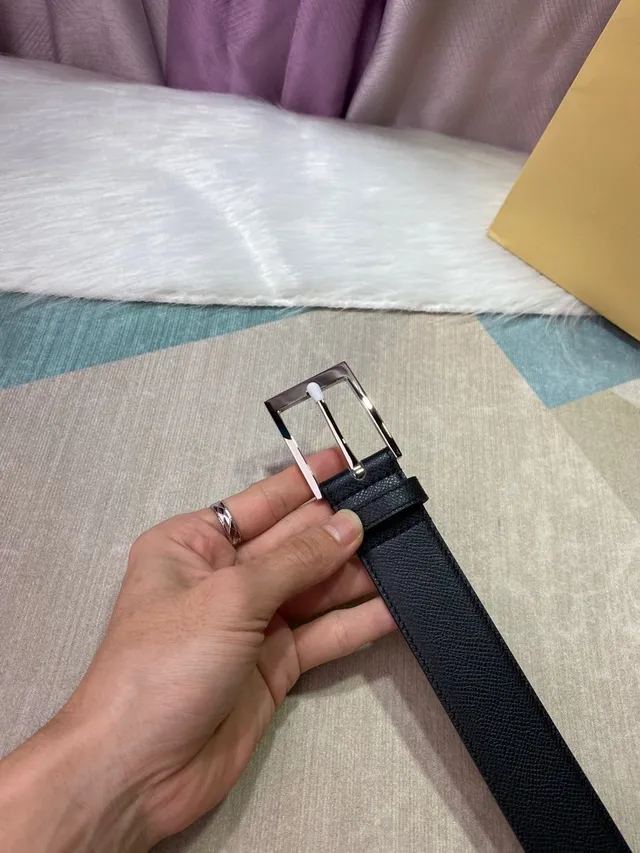 Ceinture en cuir texturée noire avec boucle rectangulaire argentée 3