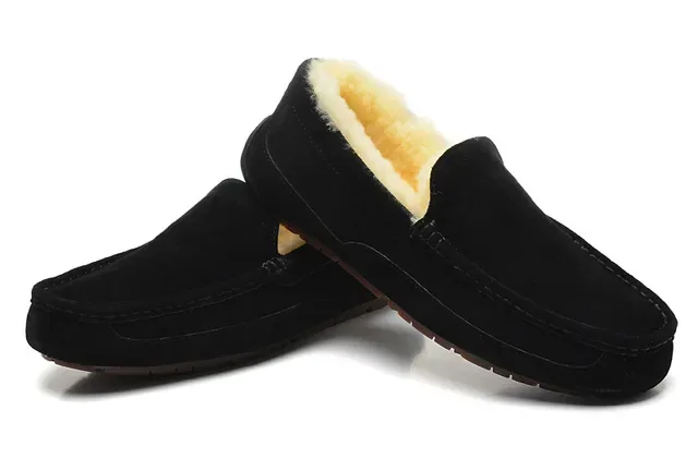 Loafers de camurça preta forrados com shearling, moccasins costurados, slip-on 2