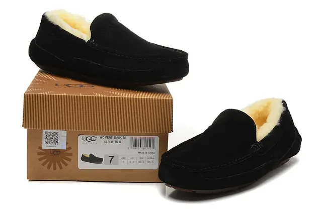 Loafers de camurça preta forrados com shearling, moccasins costurados, slip-on 3
