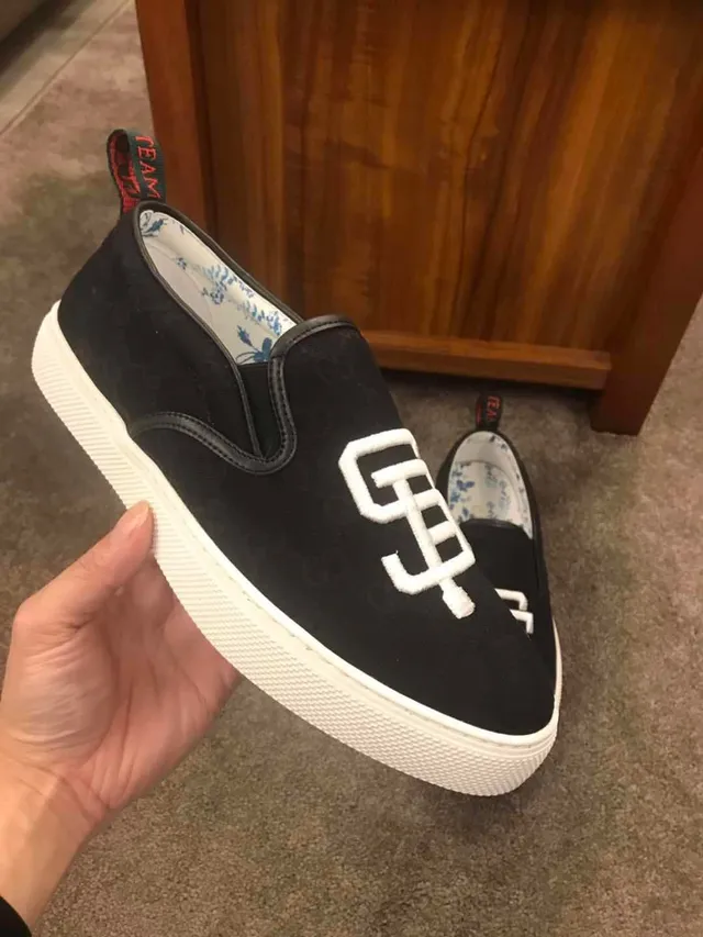 Chaussures en toile noires et blanches slip-on avec logo brodé 2