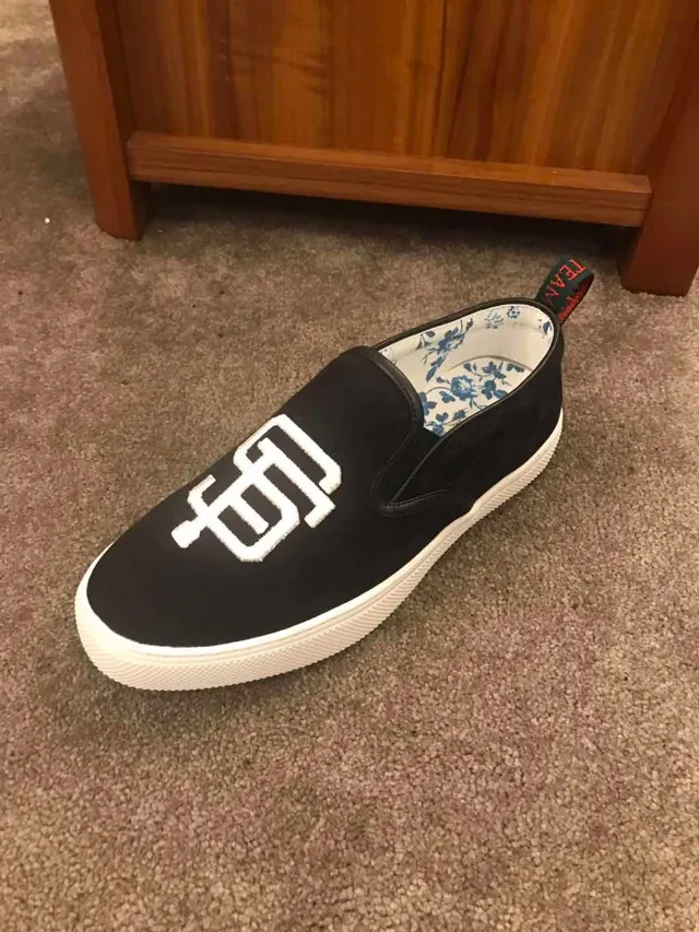 Chaussures en toile noires et blanches slip-on avec logo brodé 3