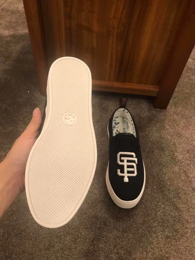 Chaussures en toile noires et blanches slip-on avec logo brodé 6