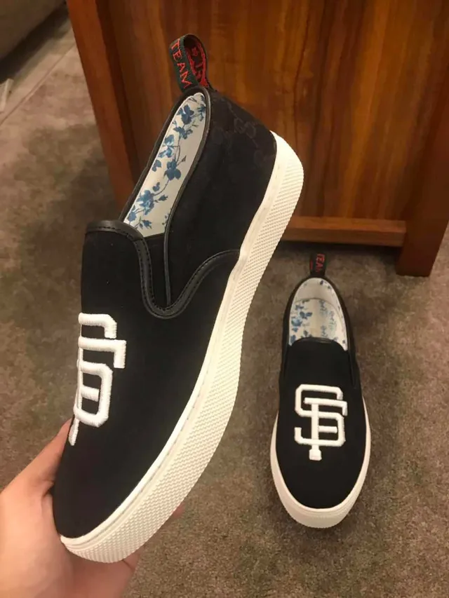 Chaussures en toile noires et blanches slip-on avec logo brodé 7