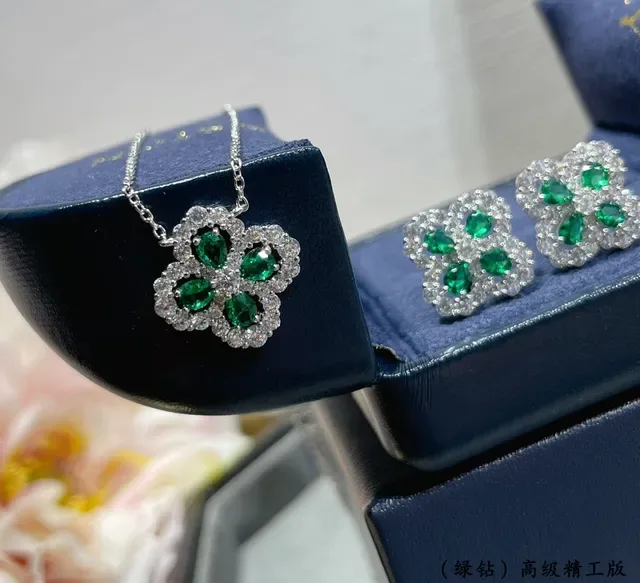Collier pendentif en forme de trèfle avec gemmes vertes et transparentes 5