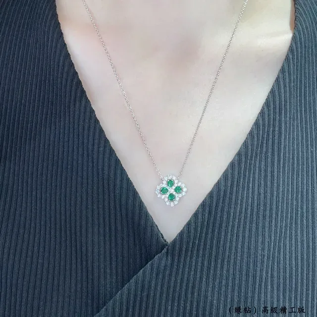 Collier pendentif en forme de trèfle avec gemmes vertes et transparentes 9