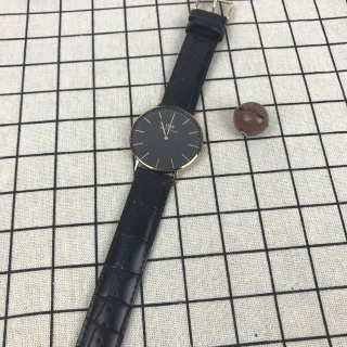 Daniel Wellington क्लासिक ब्लैक गोल्ड-टोन क्वार्ट्ज घड़ी