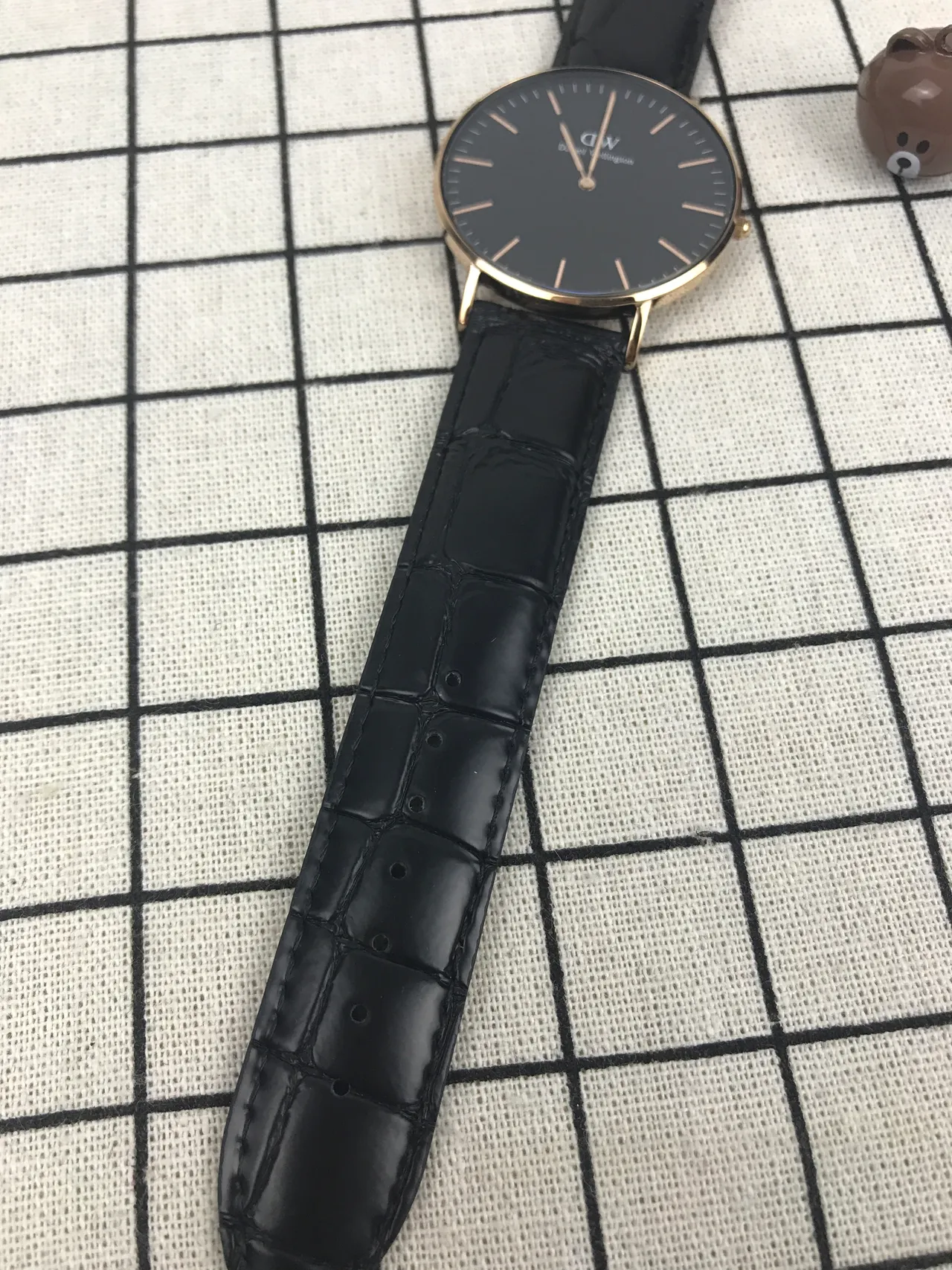 Daniel Wellington 经典黑色镀金石英手表 4