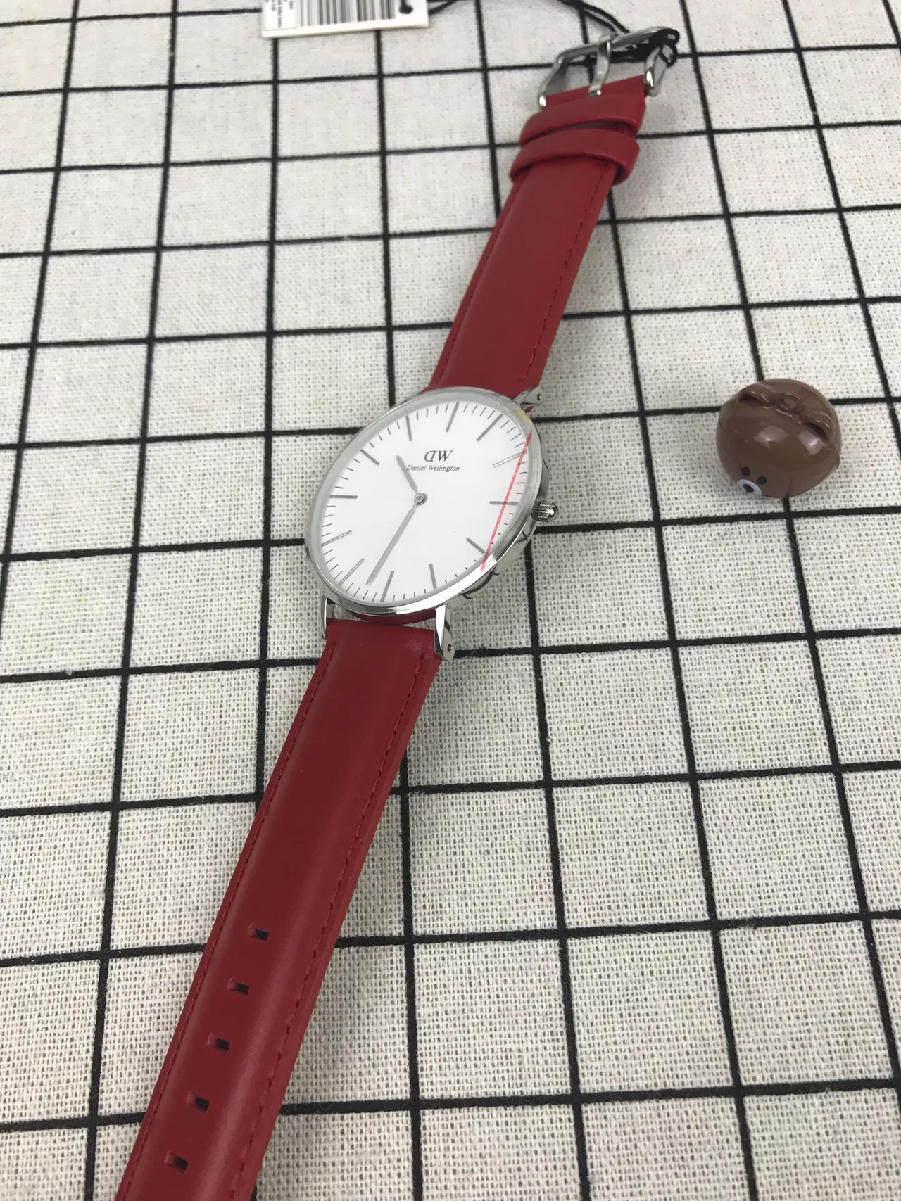 Daniel Wellington क्लासिक पेटिट लाल चमड़ी की पट्टी क्वार्ट्ज घड़ी 4