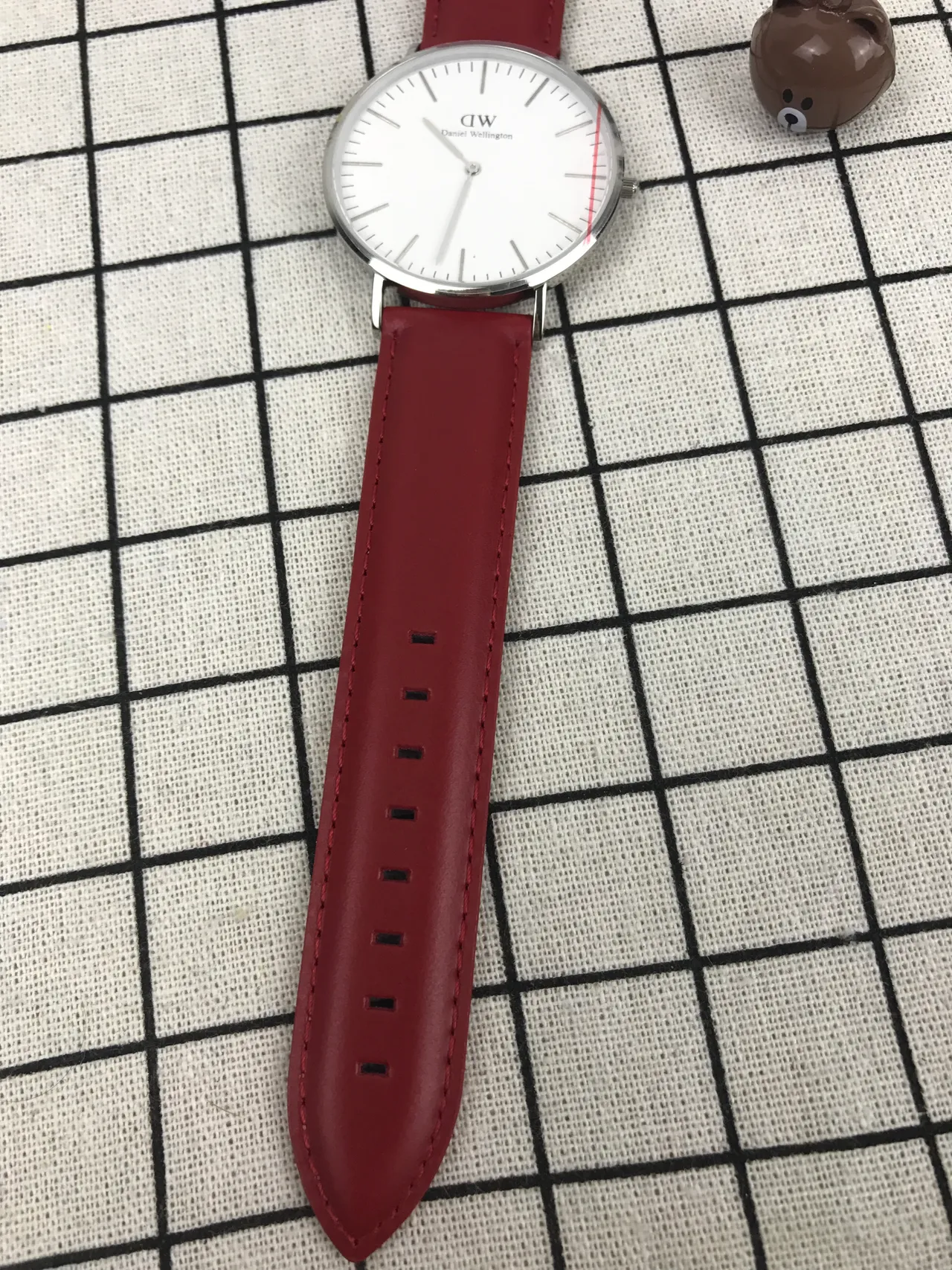 Daniel Wellington क्लासिक पेटिट लाल चमड़ी की पट्टी क्वार्ट्ज घड़ी 5