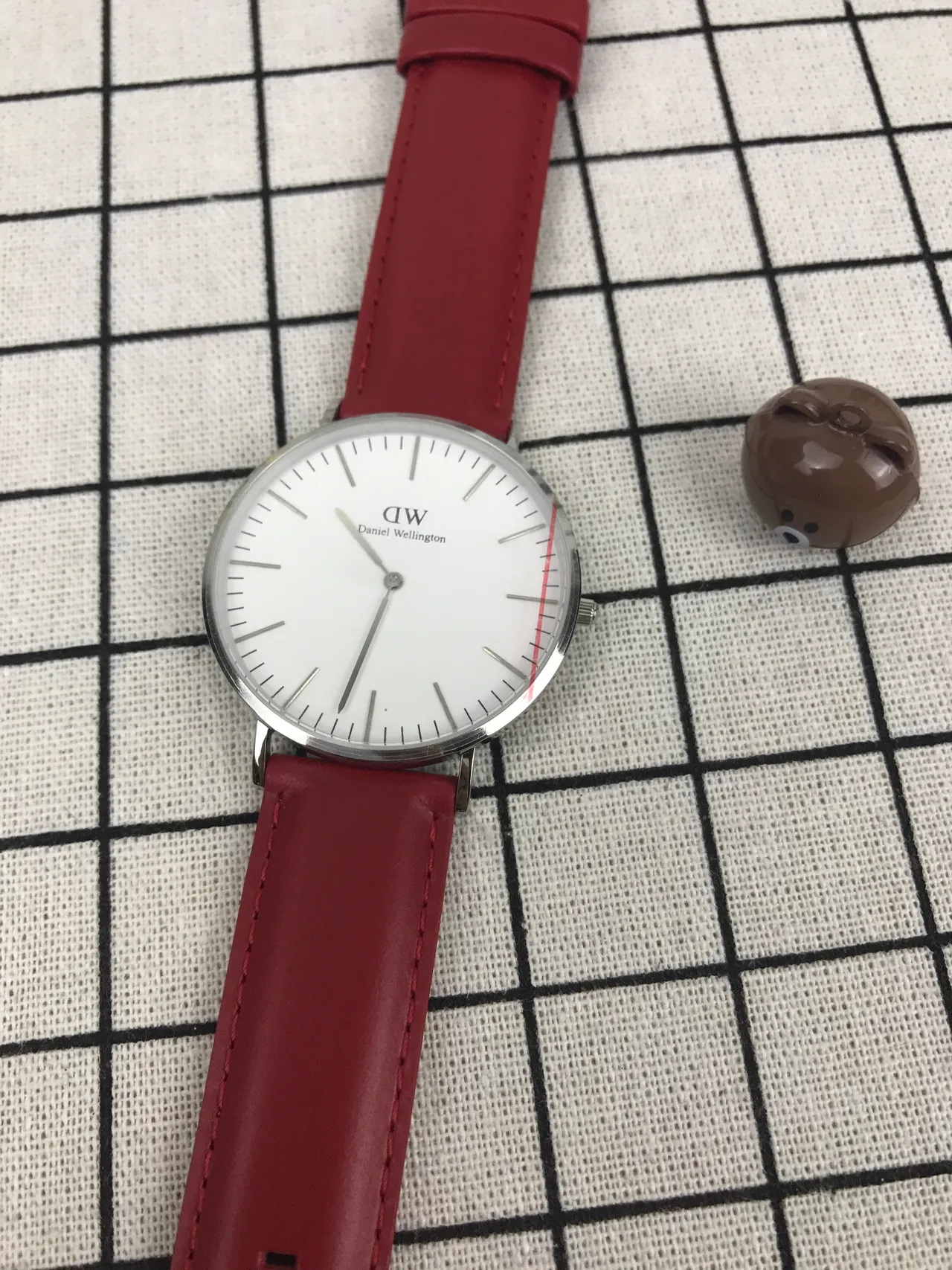 Daniel Wellington क्लासिक पेटिट लाल चमड़ी की पट्टी क्वार्ट्ज घड़ी 6