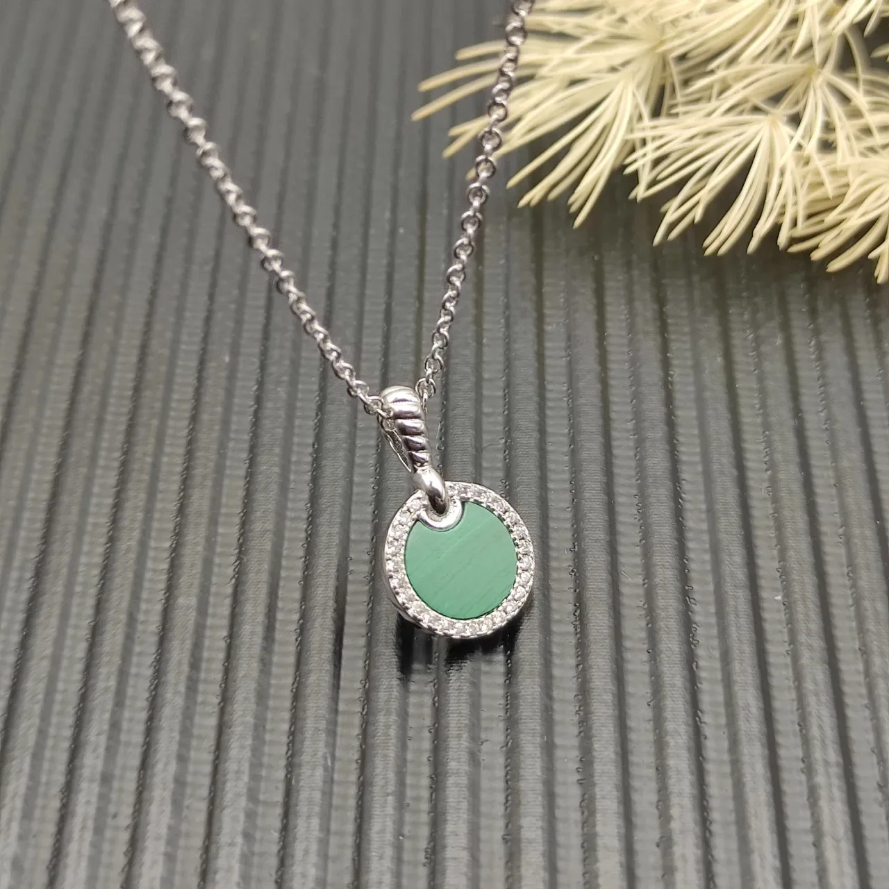 David Yurman Colgante Circular de Disco Verde Plata Halo de Diamantes Pavé 8