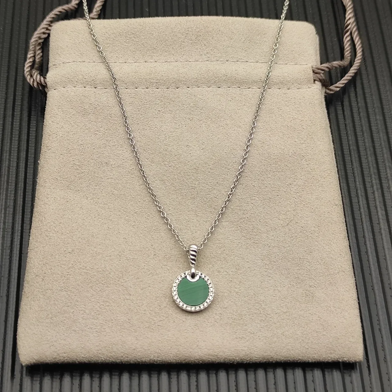 David Yurman Colgante Circular de Disco Verde Plata Halo de Diamantes Pavé 9