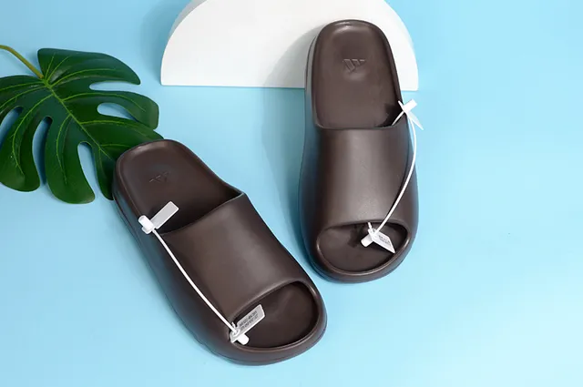 Deep Coffee Brown Molded Slide Slipper 4