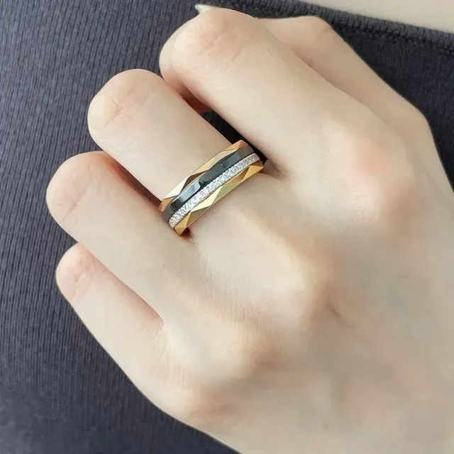 Bague de diamants pavé géométriques facettés avec enlay noir en ton doré 4