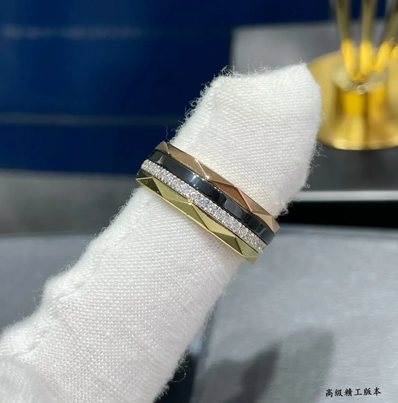 Bague de diamants pavé géométriques facettés avec enlay noir en ton doré 7