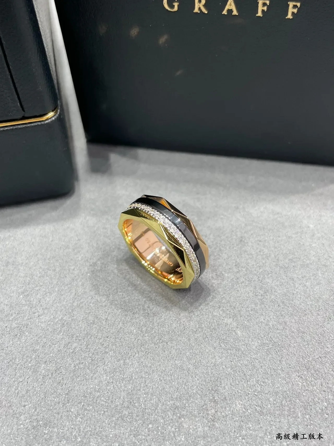 Bague de diamants pavé géométriques facettés avec enlay noir en ton doré 8