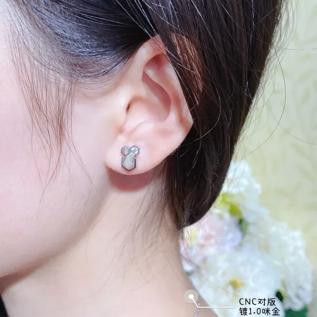 Geometric Hexagonal Gold-Tone Stud Earrings 9