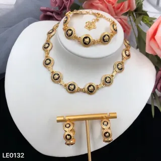 عقد سلسلة ذهبية سوداء نقشات المداليون