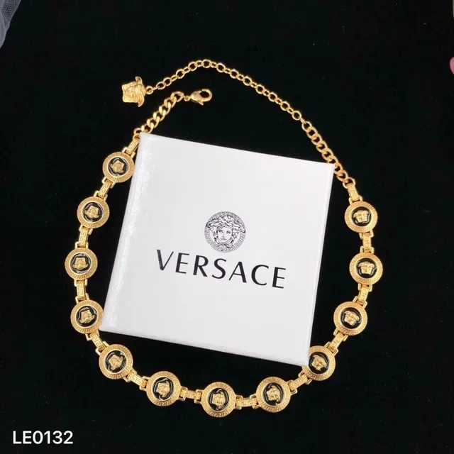 Gold Black Link Chain Medallion Motifs Necklace 3