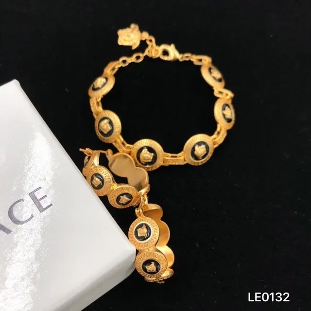 Gold Black Link Chain Medallion Motifs Necklace 4