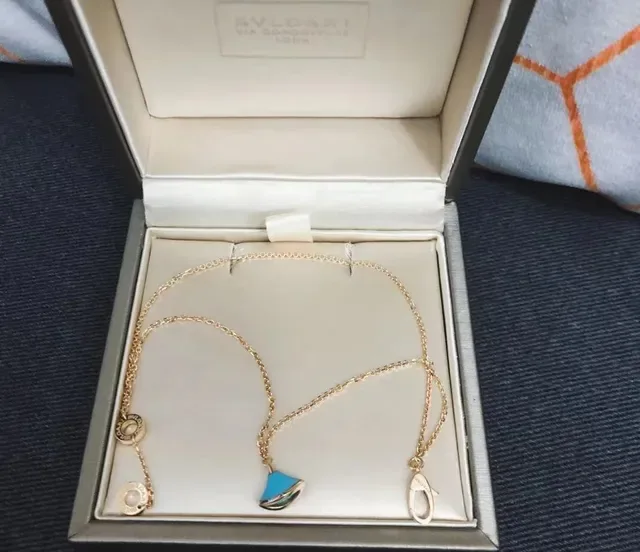 Gold Blue Fan-Shaped Pendant Enamel Inlay Necklace 3