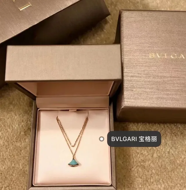 Gold Blue Fan-Shaped Pendant Enamel Inlay Necklace 6