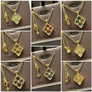 Collier pendentif doré vert floral cuatrifolié avec incrustation d'émail ou de pierre