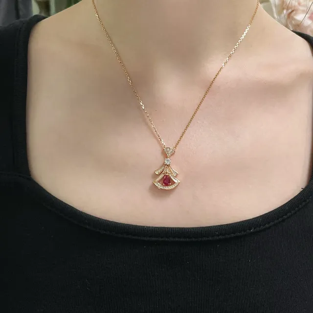 Collar con colgante de forma de abanico dorado rojo pavé-set de diamantes 7