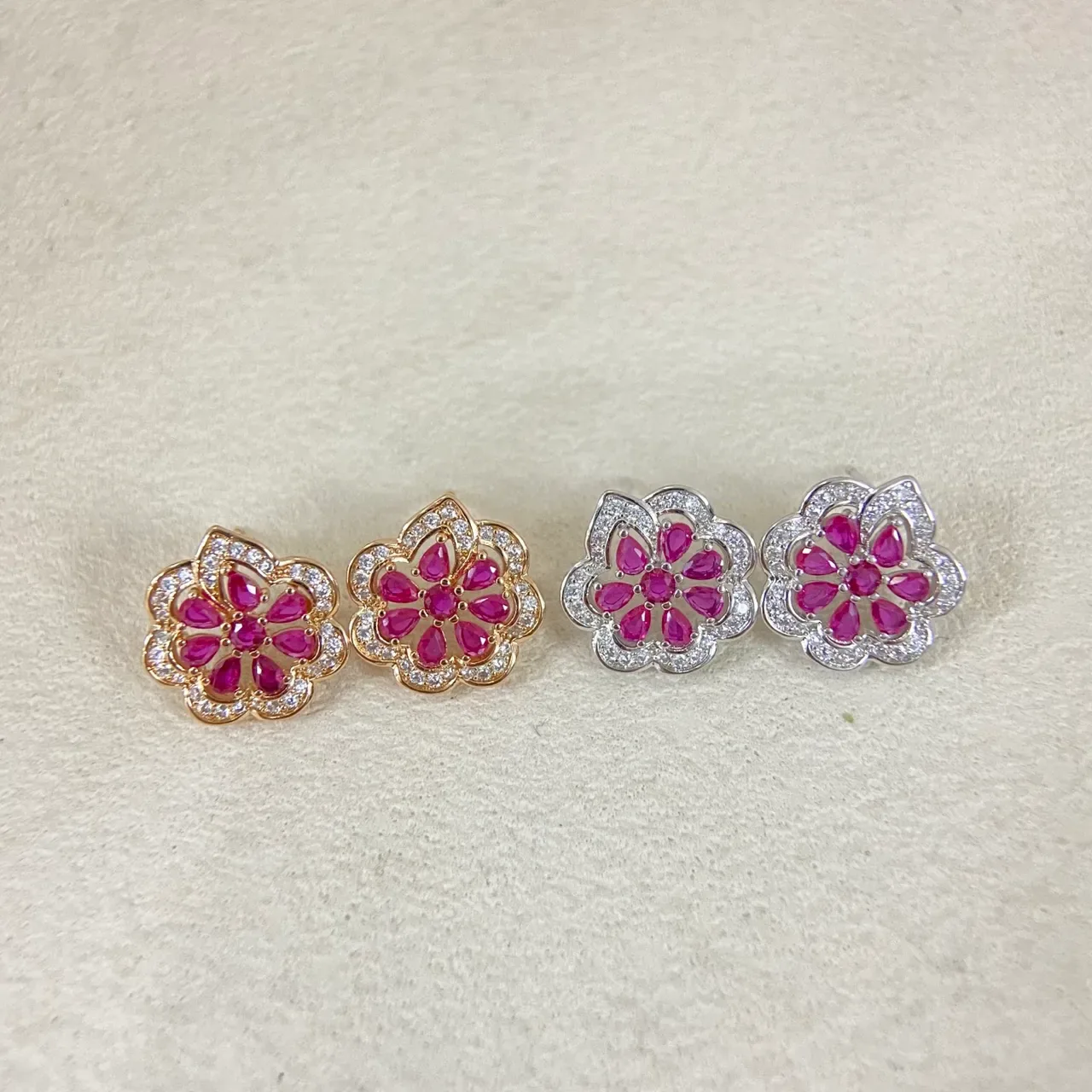 Bijoux Pavé-Set dorés en forme de fleur rouge 3