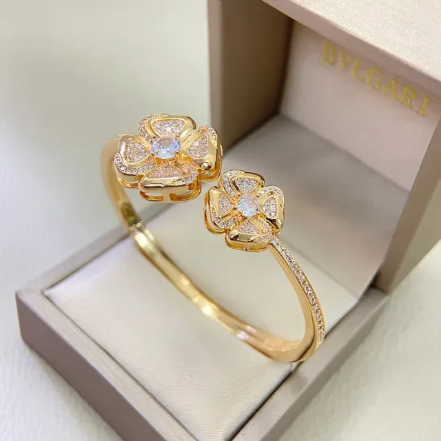 Gold Silver Flower-Shaped Pavé-Set Ring 6