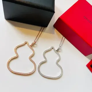 Collier en or et argent à la forme de gourde contour Pavé-Set de pierres