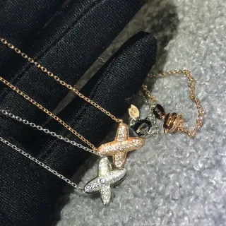Collier avec Pendentifs Étoiles Pavé-Set Or Argent Chaîne Métal Dual-Tone