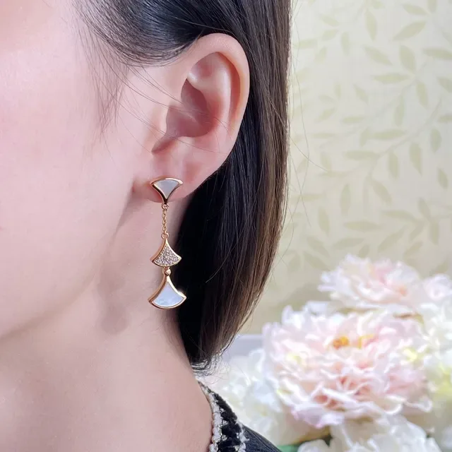 Gold-Tone Fan-Shaped Layered Mother-of-Pearl and Malachite Dangle Earrings 8