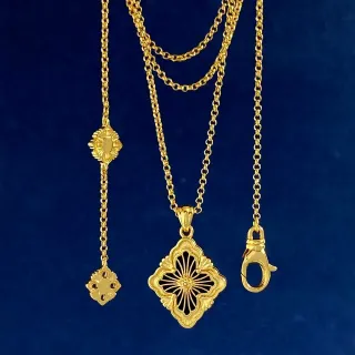 Collier pendentif floral en filigrane doré à quatre feuilles