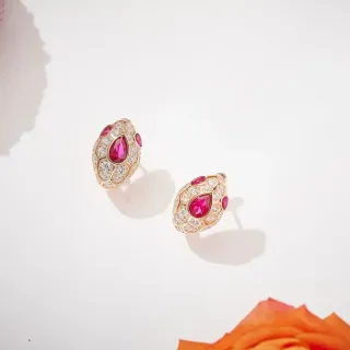 Brincos Stud com Pavé de Rúbi e Diamante em tom dourado
