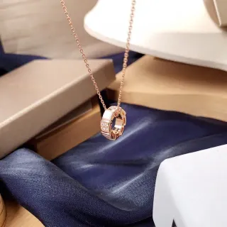 সোনালী সাদা চেইন রিং আকৃতির পেন্ডেন্ট নেকলেস