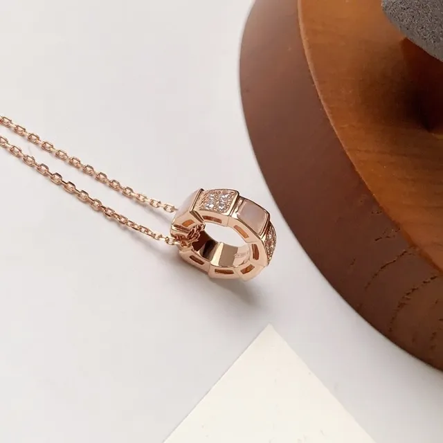 Gold White Chain Ring-Shaped Pendant Necklace 2