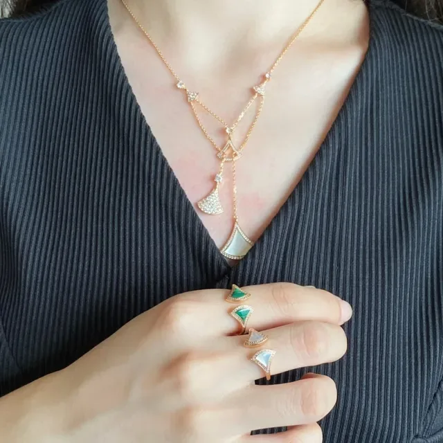 Gold White Layered Chain Dual Fan-Shaped Pendants Necklace 2