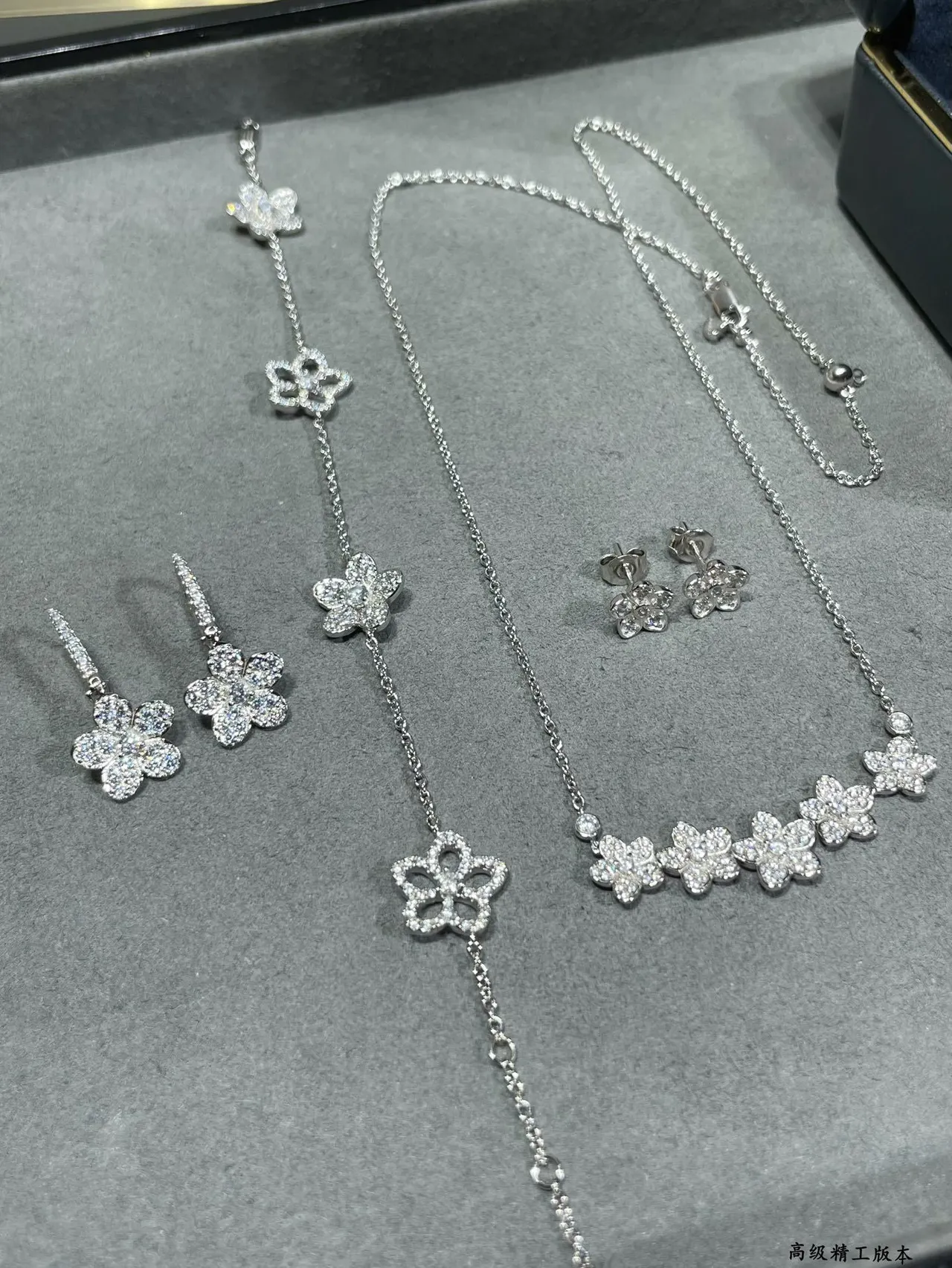 Graff Flowers Five-Petal Pavé Diamond Bracelet 3