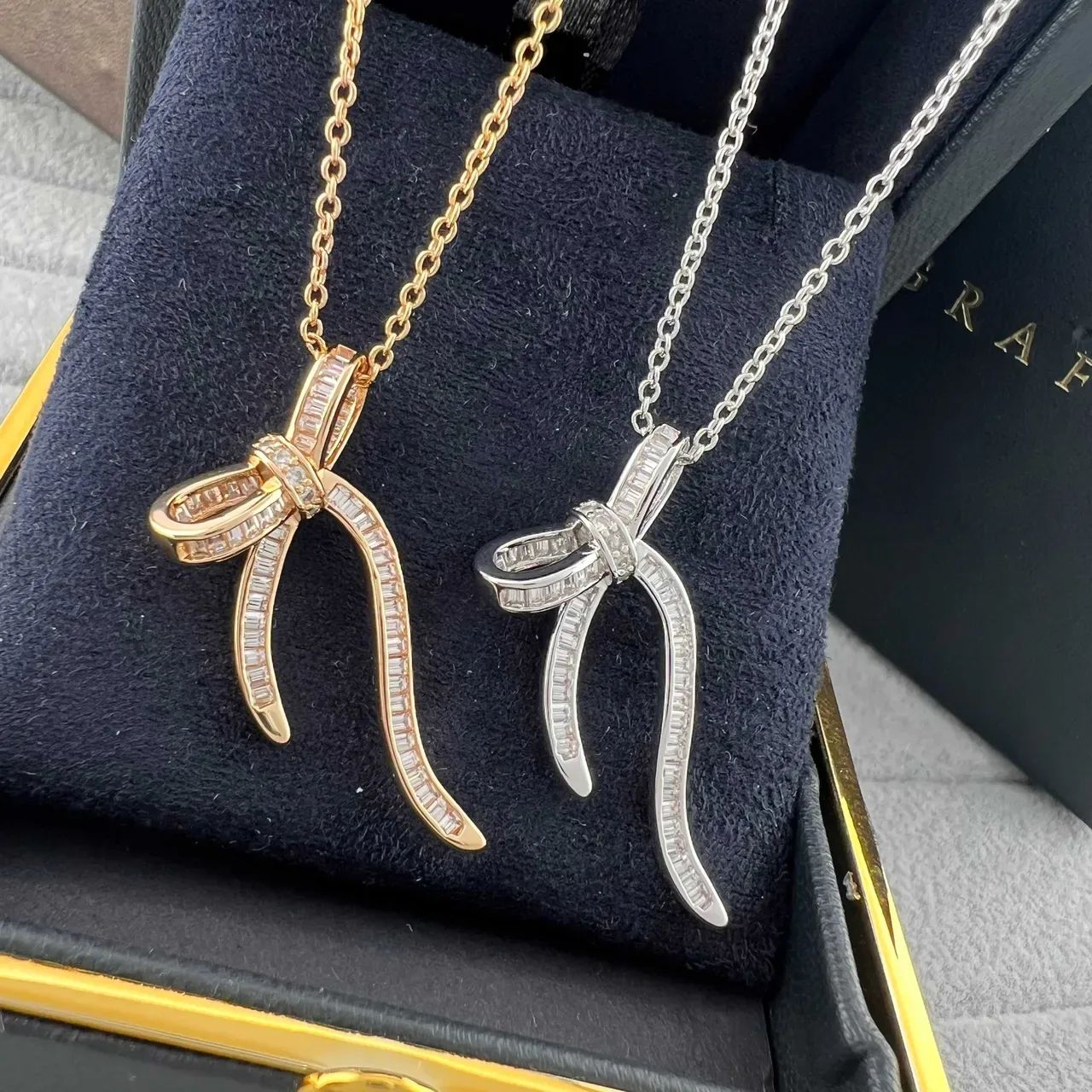 Graff Gold Silver Bow-Shaped Pendant Baguette-Cut Stone Pavé Necklace 6